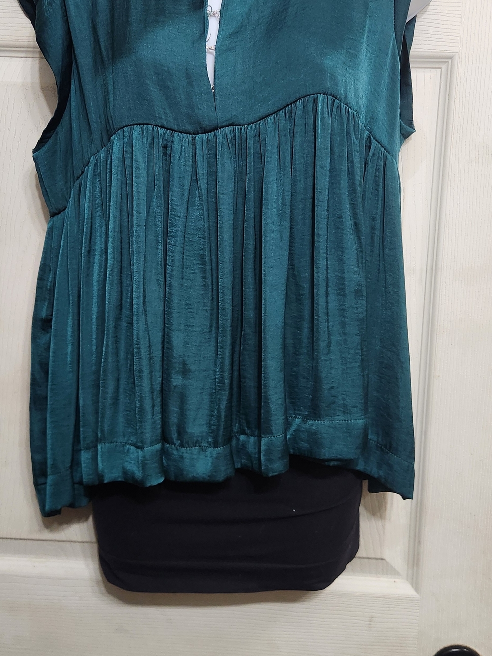 easel Teal Sleeveless Pleated Tunic Top